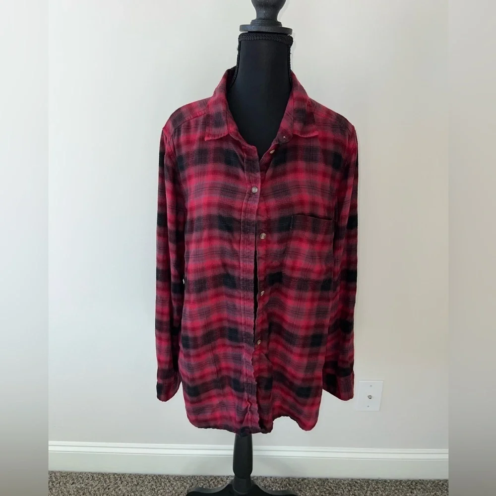 American Eagle Outfitters Red and Black Amazingly Soft Plaid Flannel Shirt L